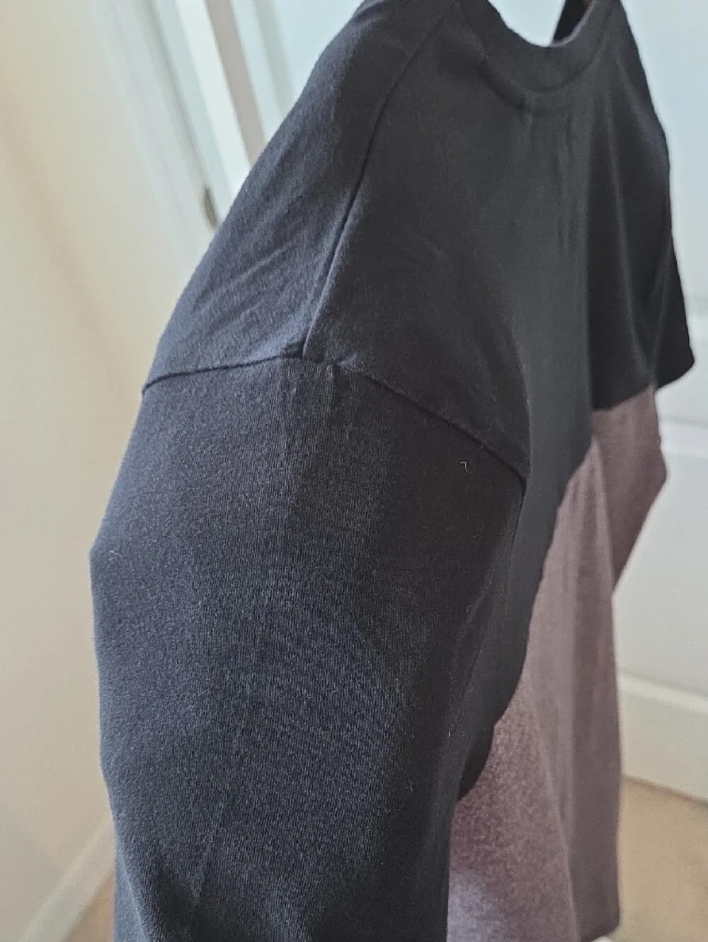 GUESS Men's Black and Heather Gray Colorblock V‑Neck Tee - Picture 7 of 8